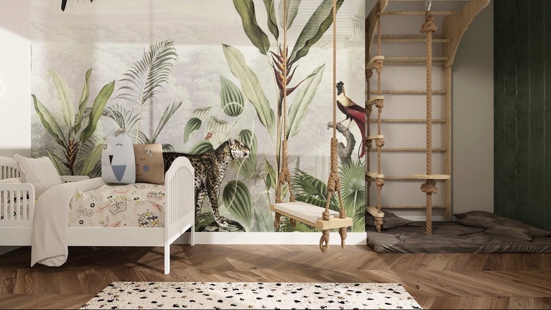 Pokój dziecięcy z łóżkiem, huśtawką na linie i drabinką gimnastyczną, z fototapetą w motywy dżungli z gepardem i ptakiem.