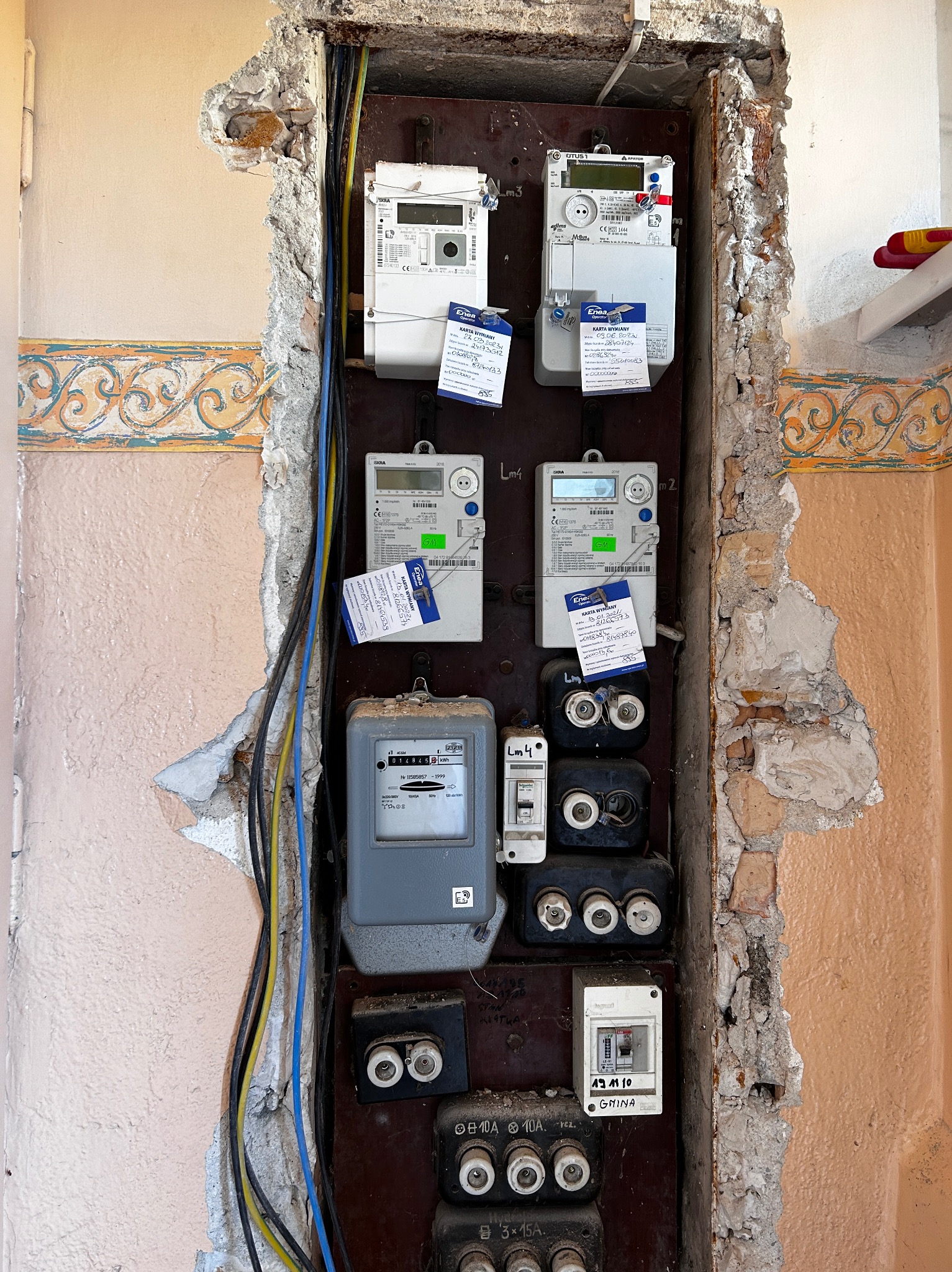 Wymiana rozdzielnicy wspólnoty mieszkaniowej.