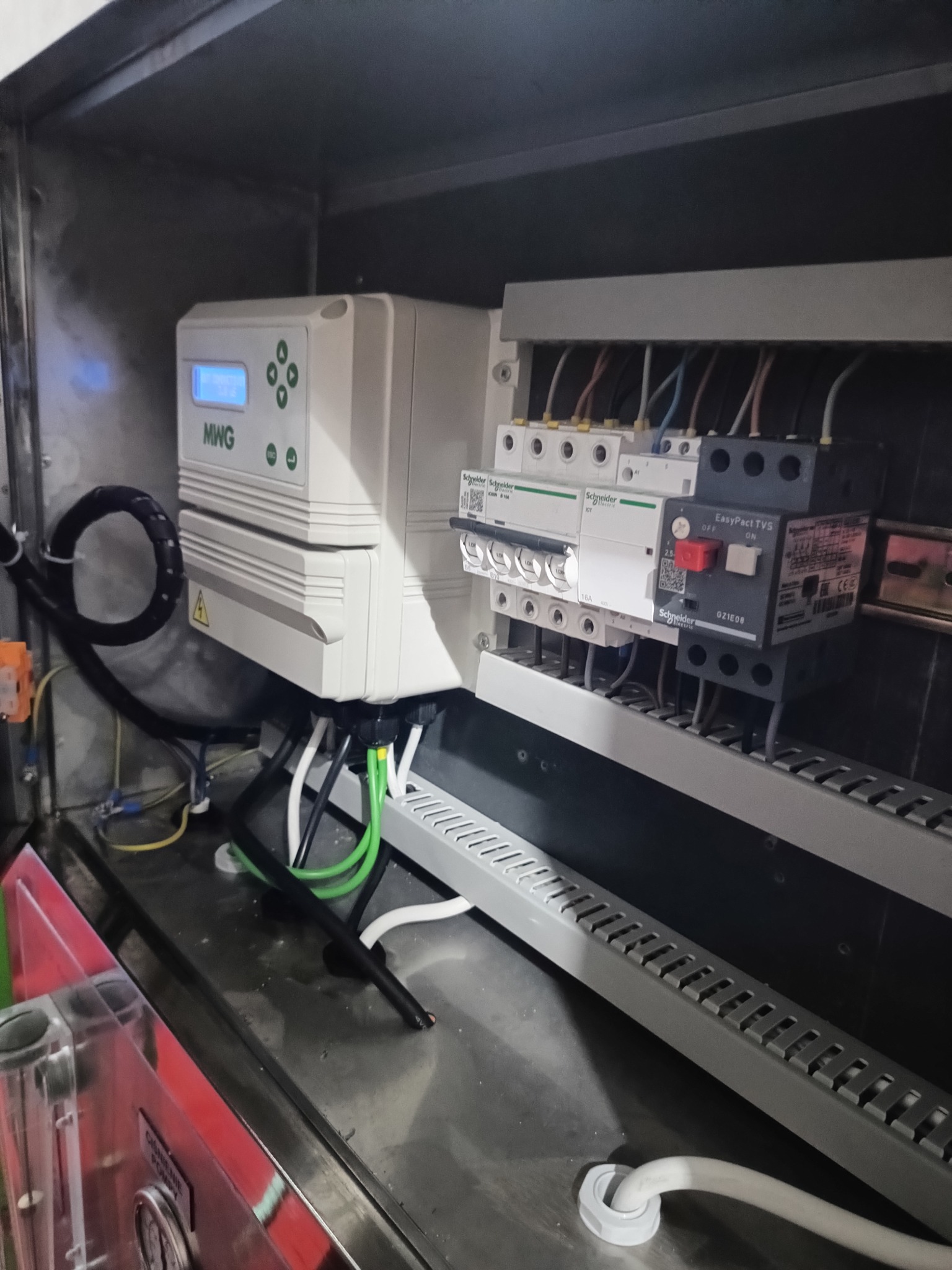 Zestaw do sterowania odwróconej osmozy: - sterownik RO - zasilanie główne