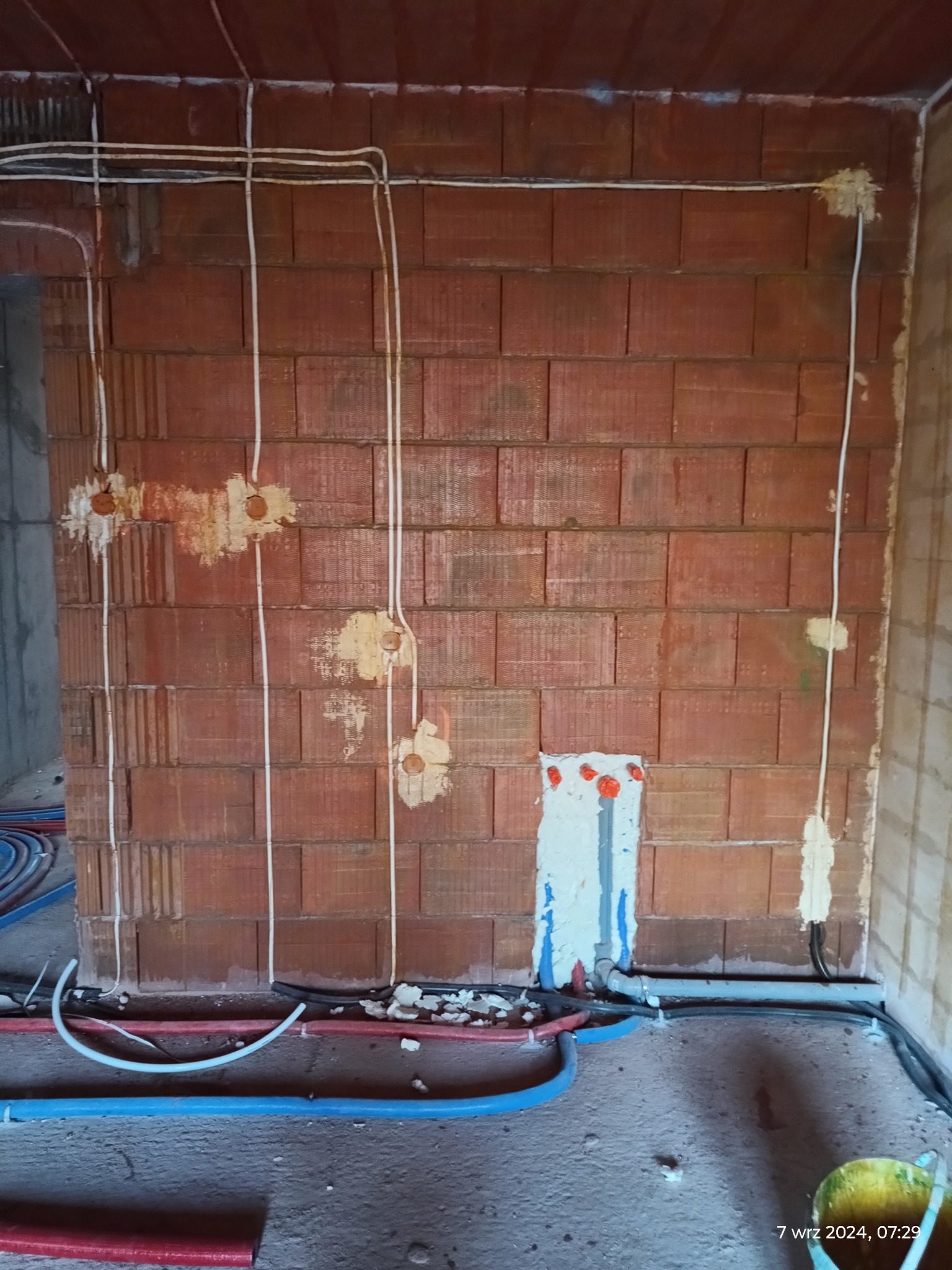 Instalacja elektryczna i hydrauliczna w domu jednorodzinnym