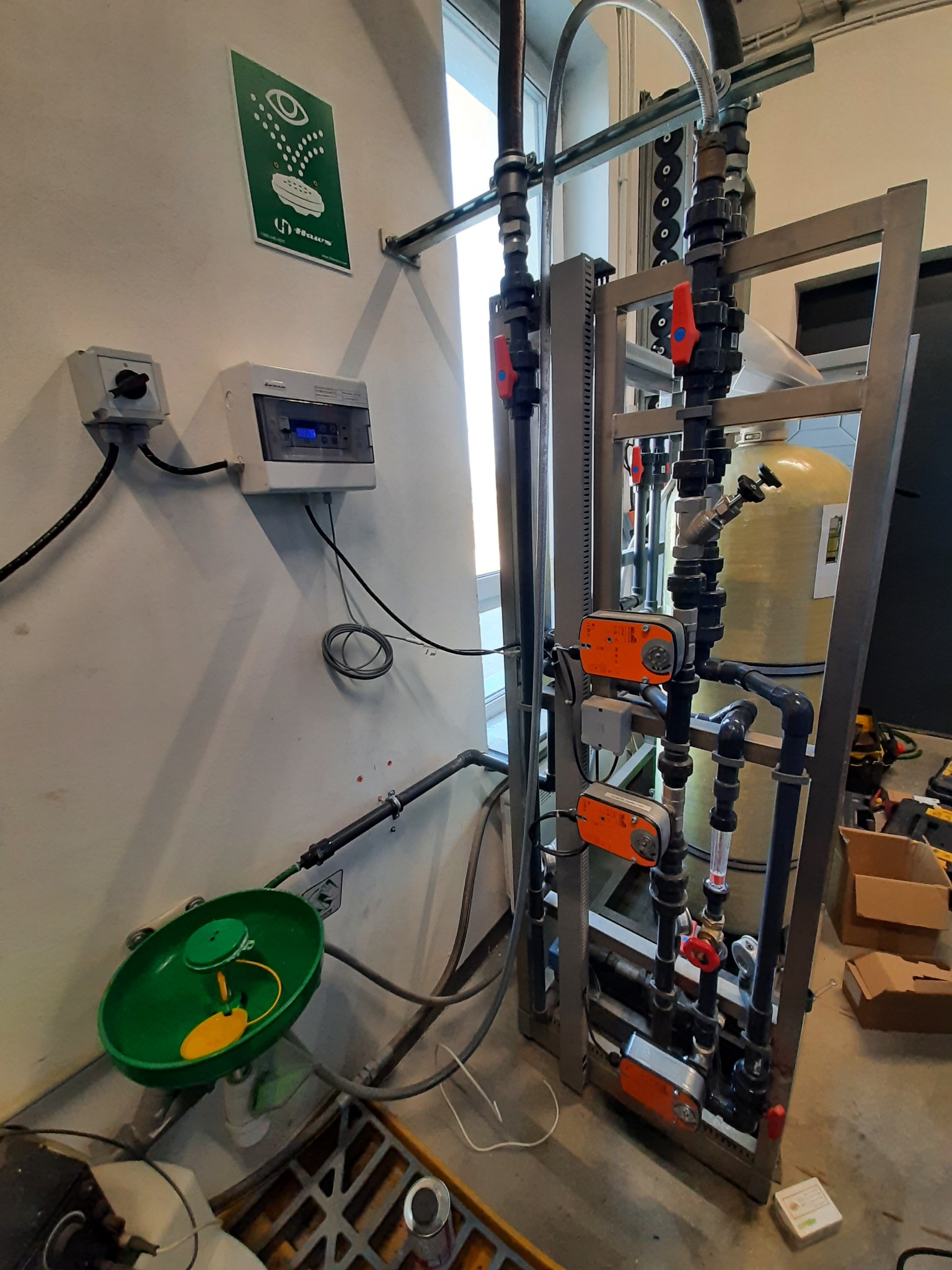 System uzupełniania wody wraz z pomiarem przewodności w wieży chłodu