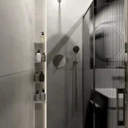 Nowoczesna łazienka z kabiną prysznicową o wzorzystych, czarnych panelach, deszczownicą i półkami z podświetleniem LED, utrzymana w szarościach.