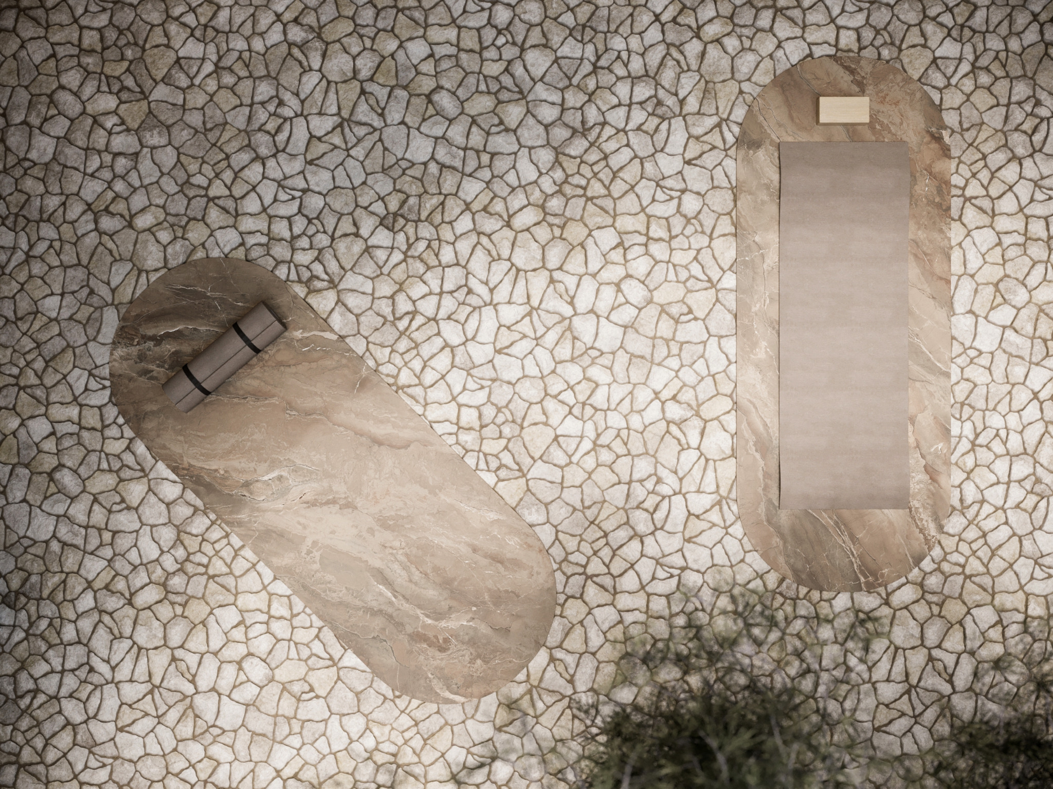 Widok z góry na dwa stoliki kawowe z marmurowymi blatami w kształcie zaokrąglonych prostokątów na tle ściany z kamienia łupanego i fragmentu zieleni, jeden ze stolików z rolowanym szarym kocem.