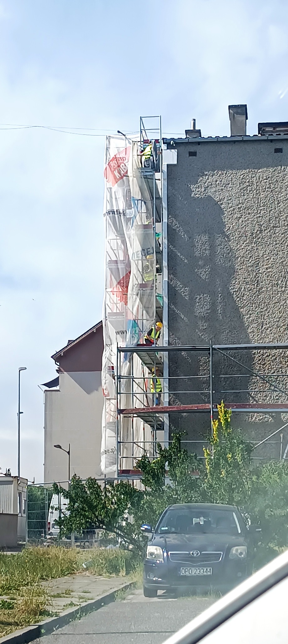 Duże i małe budynki.