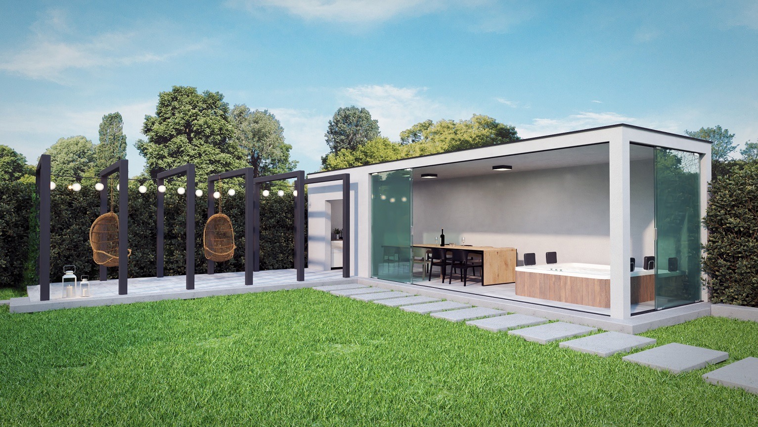 Nowoczesny dom z dużymi przeszkleniami, tarasem z jacuzzi, zewnętrzną jadalnią i wiszącymi fotelami na tle zielonego trawnika i drzew.