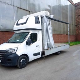 Możliwość załadunku dokiem , tyłem lub górą.