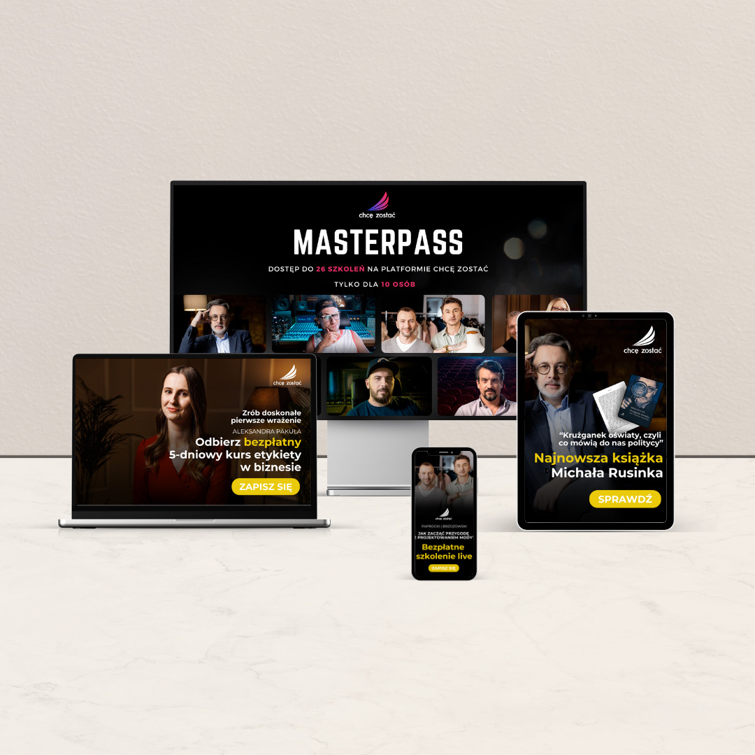 Zestaw urządzeń elektronicznych (laptop, monitor, tablet, smartfon) wyświetlających materiały promocyjne platformy edukacyjnej z ofertą kursów i szkoleń online.