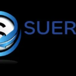 Niebiesko-białe logo firmy z literą 'S' w okręgu i strzałką, obok napis 'SUERTE' na czarnym tle.