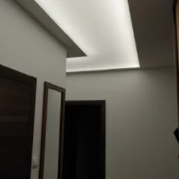 Nowoczesne oświetlenie sufitowe LED w korytarzu z drzwiami i lustrem w ramie.