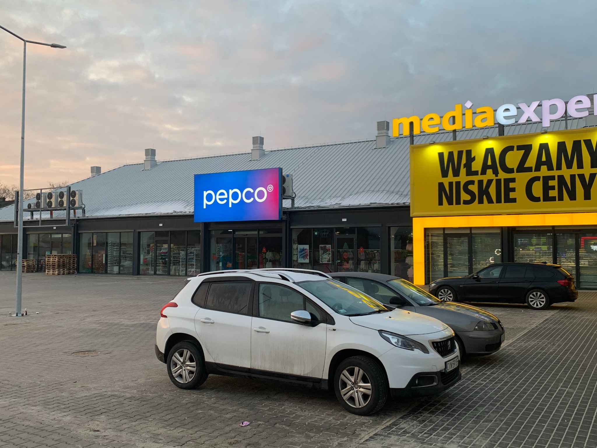 Obiekt usługowo-handlowy w Krapkowicach