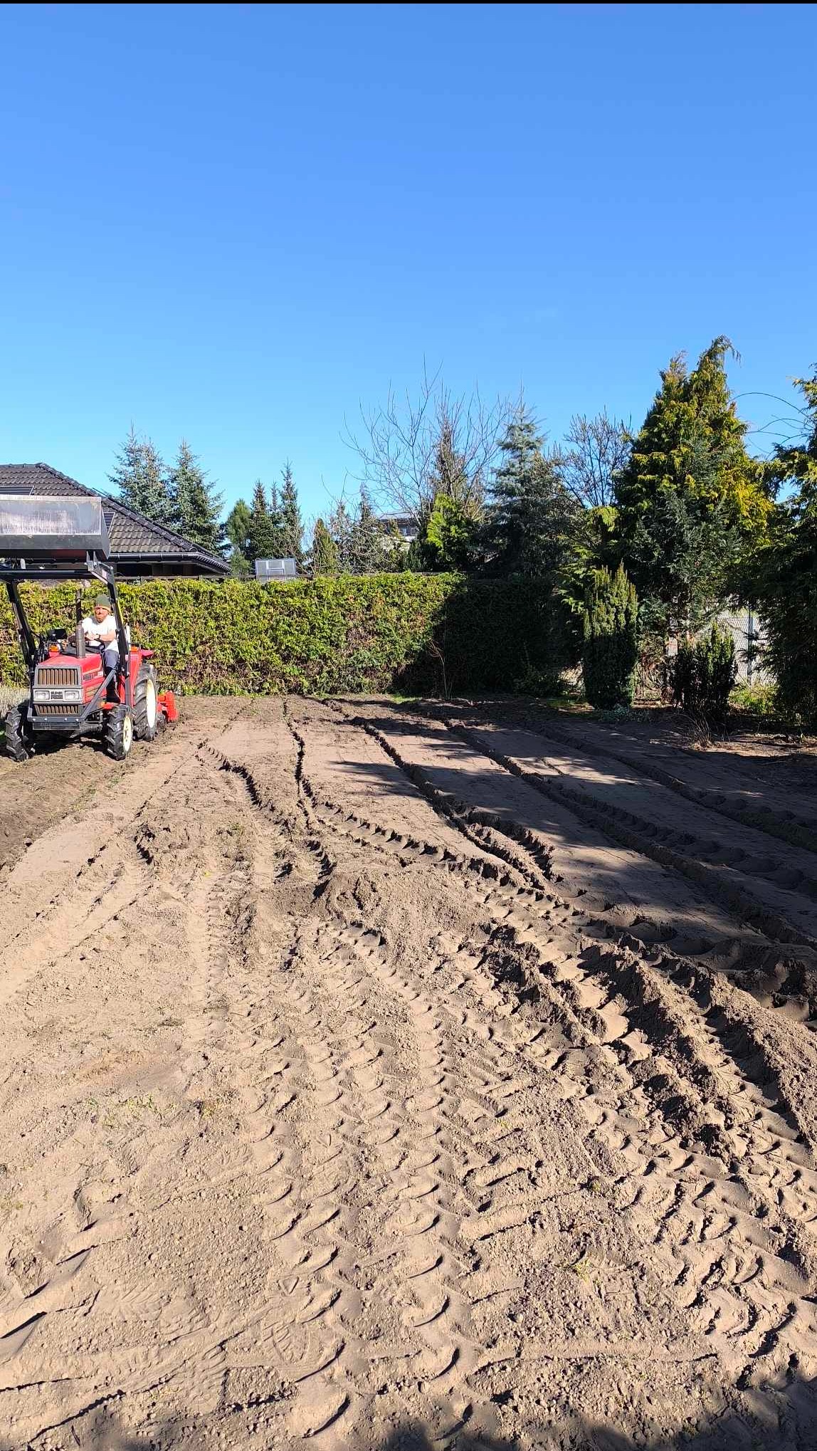 Zakładanie trawnika:)