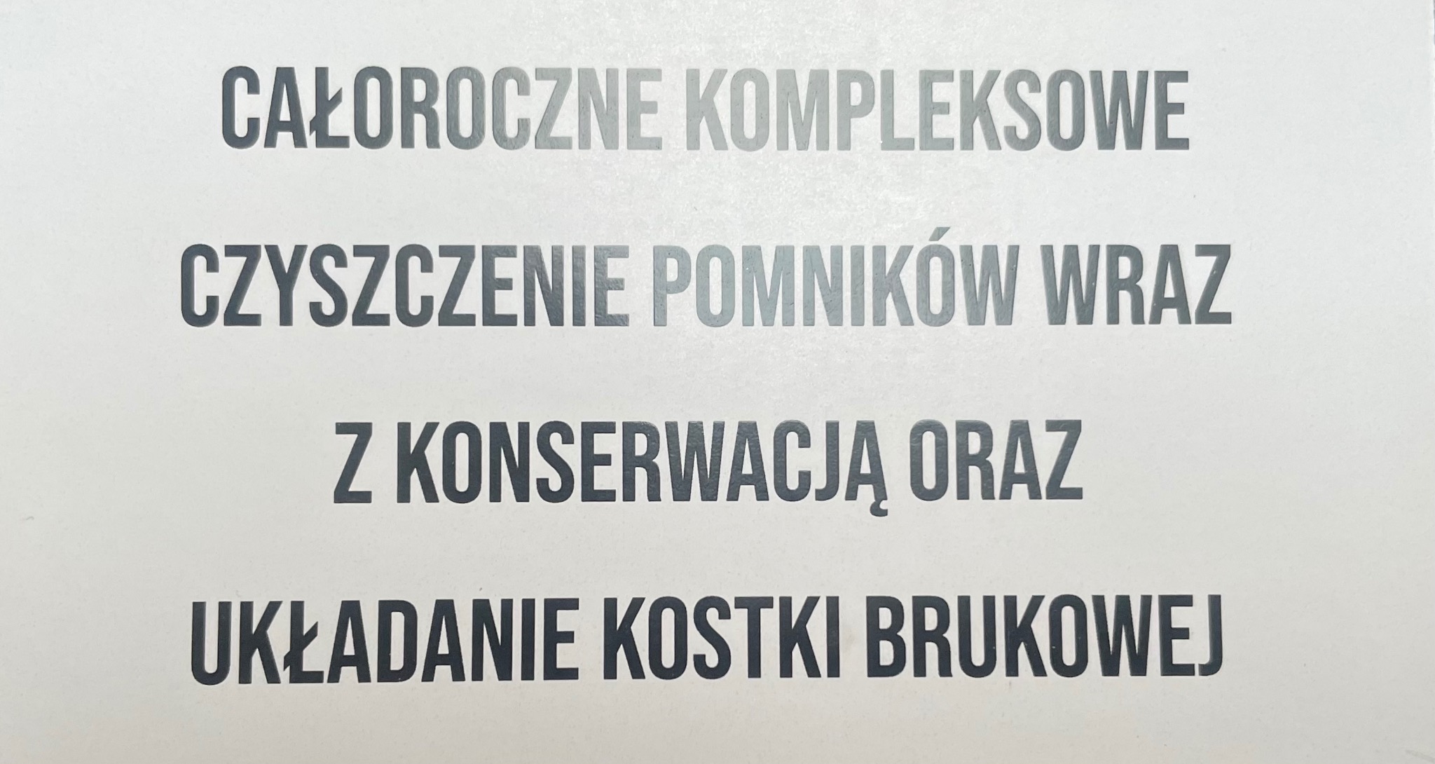 Ogłoszenie o usługach: całoroczne kompleksowe czyszczenie pomników wraz z konserwacją oraz układanie kostki brukowej.