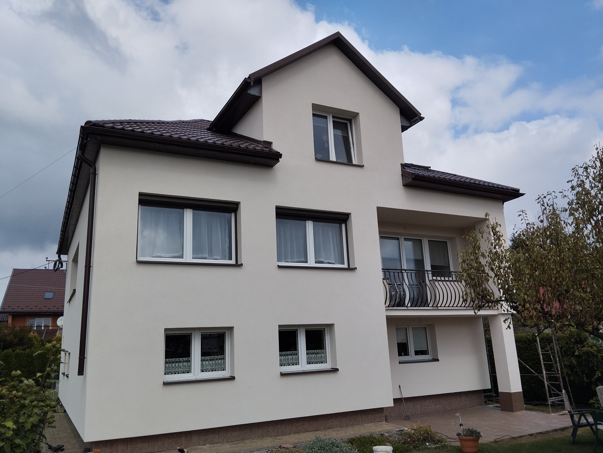 Końcowy efekt elewaci z różnych budów, zdjęcia podglądowe