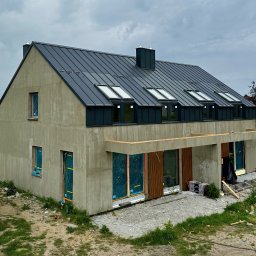 Kacper Felkner - Montaż blachy na rąbek z wklejoną fotowoltaiką