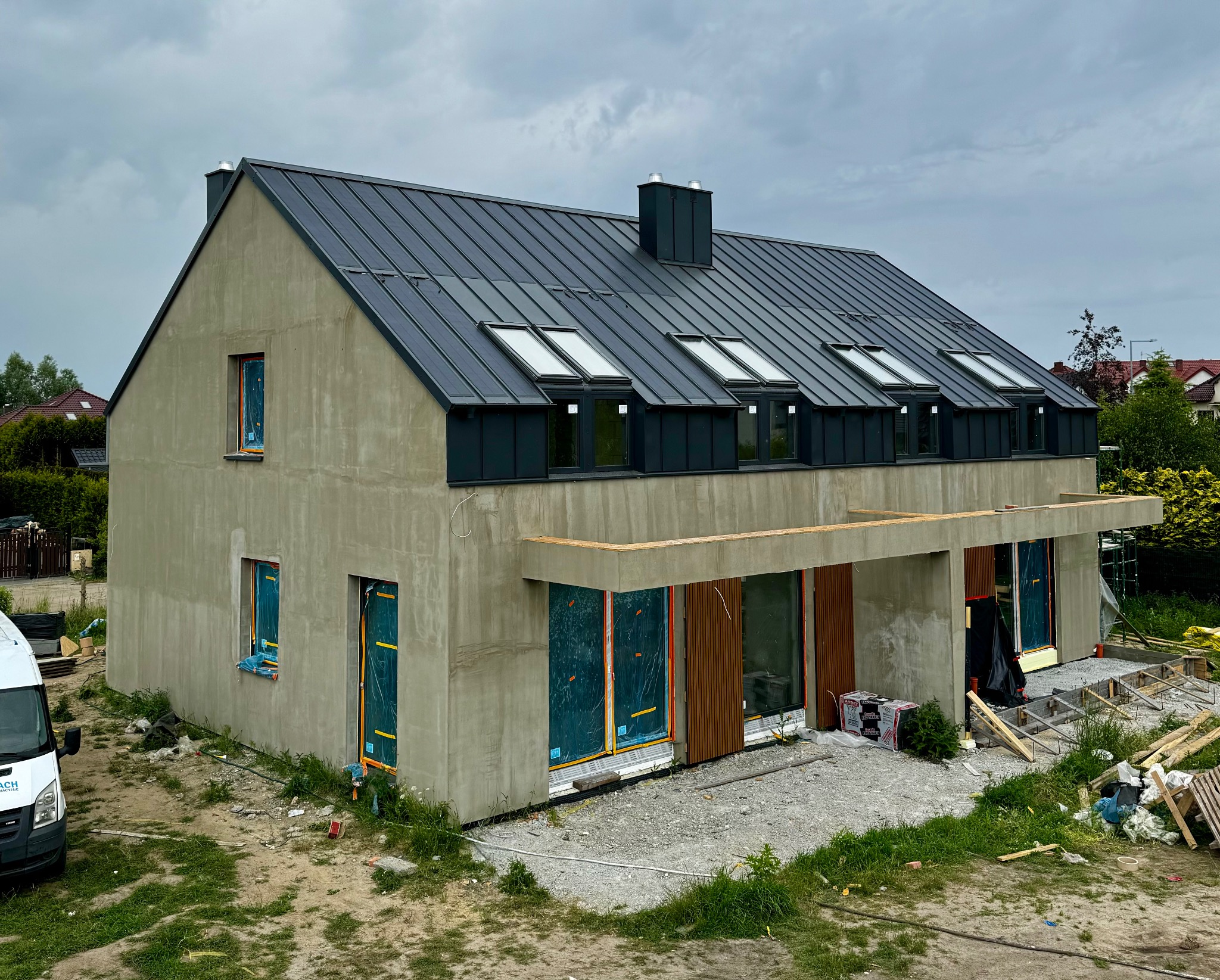 Montaż blachy na rąbek z wklejoną fotowoltaiką