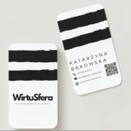 Dwie wizytówki z zaokrąglonymi rogami, jedna z logo 'WirtuSfera Centrum Wirtualnej Asysty' i czarnymi pasami, druga z danymi kontaktowymi Katarzyny Bąkowskiej i kodem QR.
