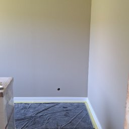 Malowanie oraz montaż listw ozdobnych 