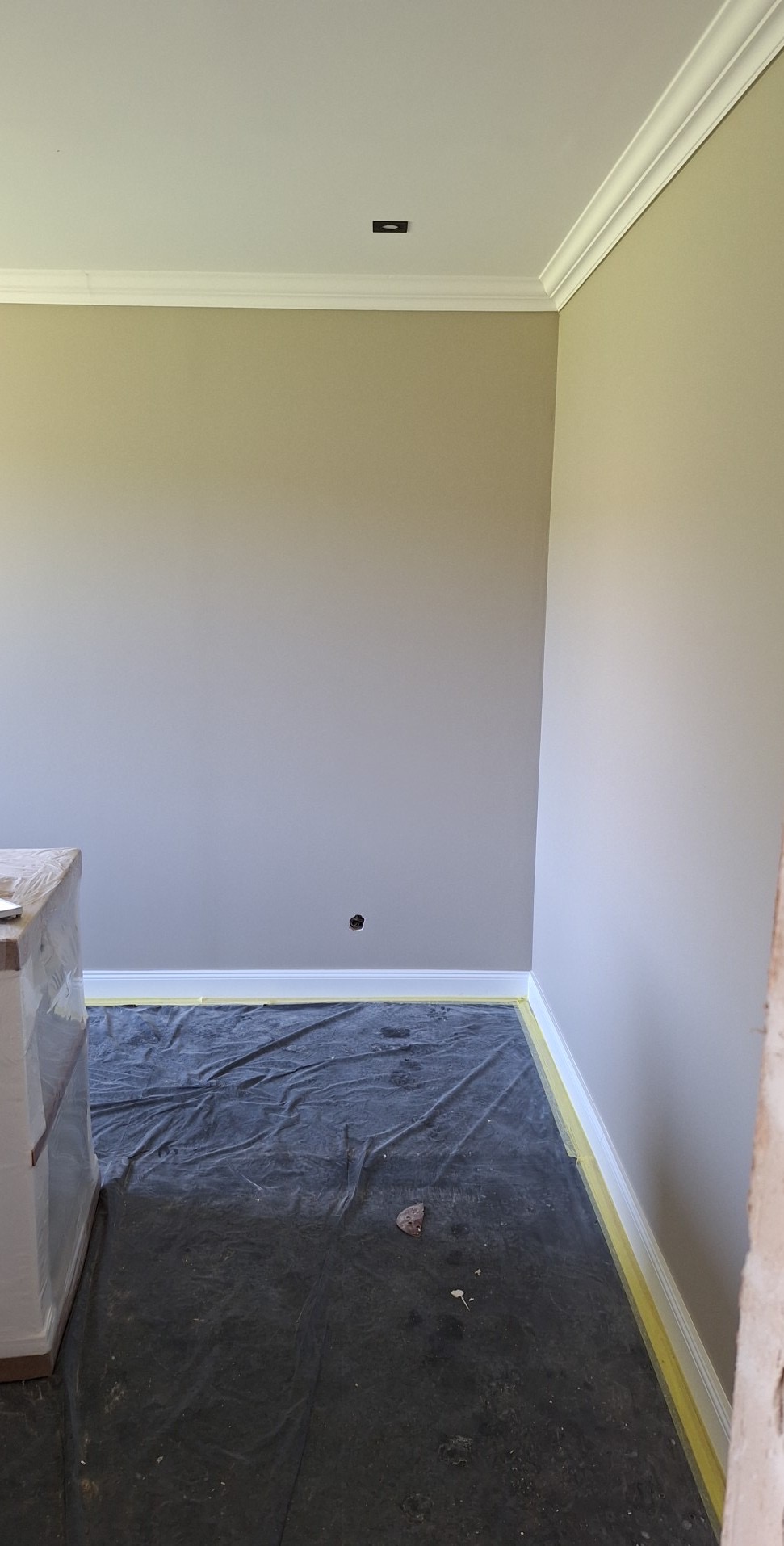 Malowanie oraz montaż listw ozdobnych