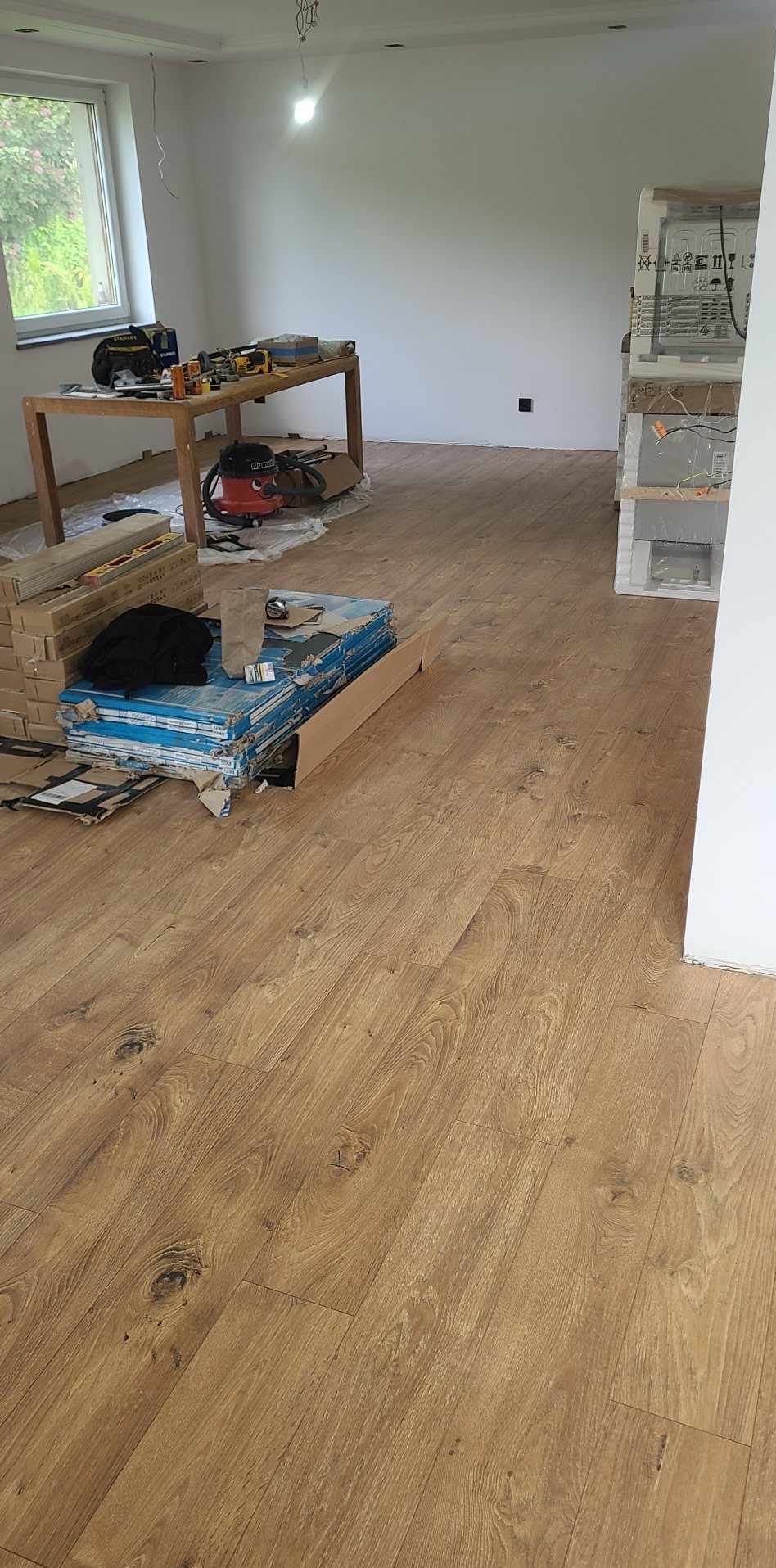 Montaż paneli podłogowych