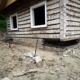 remont starego domu z bali - wymiana fundamentów i podwalin