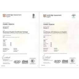 Dwa certyfikaty Cambridge Assessment English z różnymi ocenami (A i C), wskazujące na poziomy C1 i C2, z wynikami z poszczególnych umiejętności językowych oraz datami egzaminów i numerami...