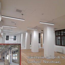 SPEC Grzegorz Piwowarski - Sala prób hotelu Symfonii Narodowej z nowym oświetleniem liniowym LED, widok na białe kolumny i okna, w lewym dolnym rogu wklejone zdjęcie z etapu montażu sufitu podwieszanego.