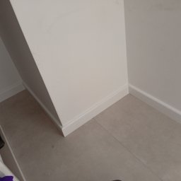 Usługi remontowo budowlane Sufity i wykończenia - Montaż listew przypodłogowe MDV