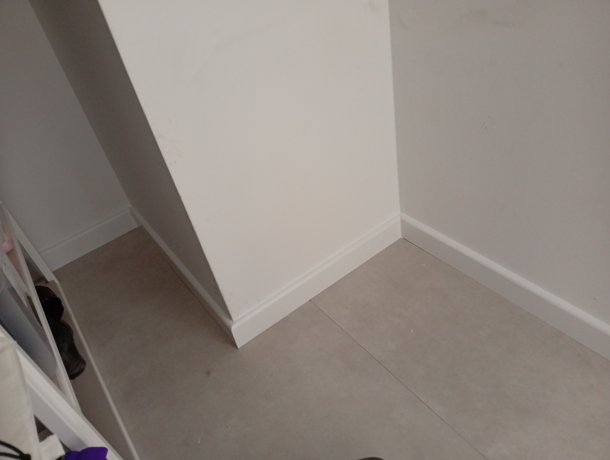 Montaż listew przypodłogowe MDV