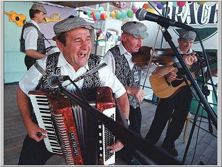 Fotografia reportażowa, studyjna, reklamowa, wizualizacja, oprawa graficzna, przygotowanie do druku