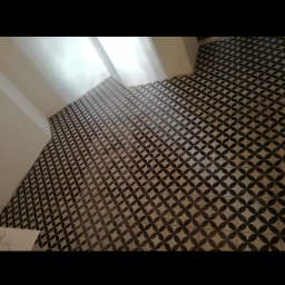 Wykonanie podłogi w łazience .