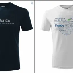 Dwa t-shirty: granatowy z logo 'Monge Natural Superpremium' i biały z tekstem w kształcie serca, prezentujące różne wzory nadruków.