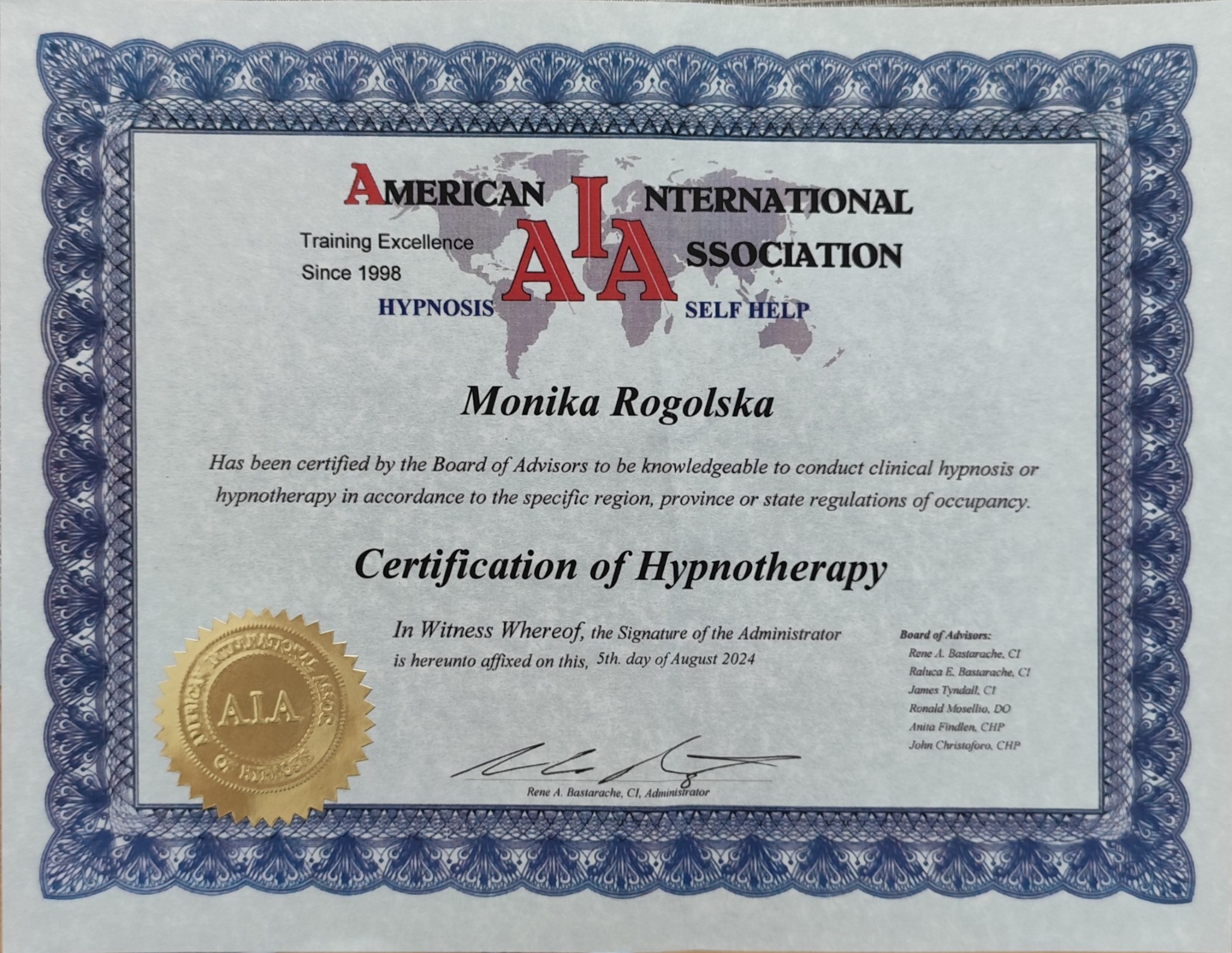 Certyfikat ukończenia kursu hipnoterapii American International Association, wystawiony dla Moniki Rogolskiej, z pieczęcią i podpisem administratora Rene A. Bastarache, data wystawienia 5 sierpnia...