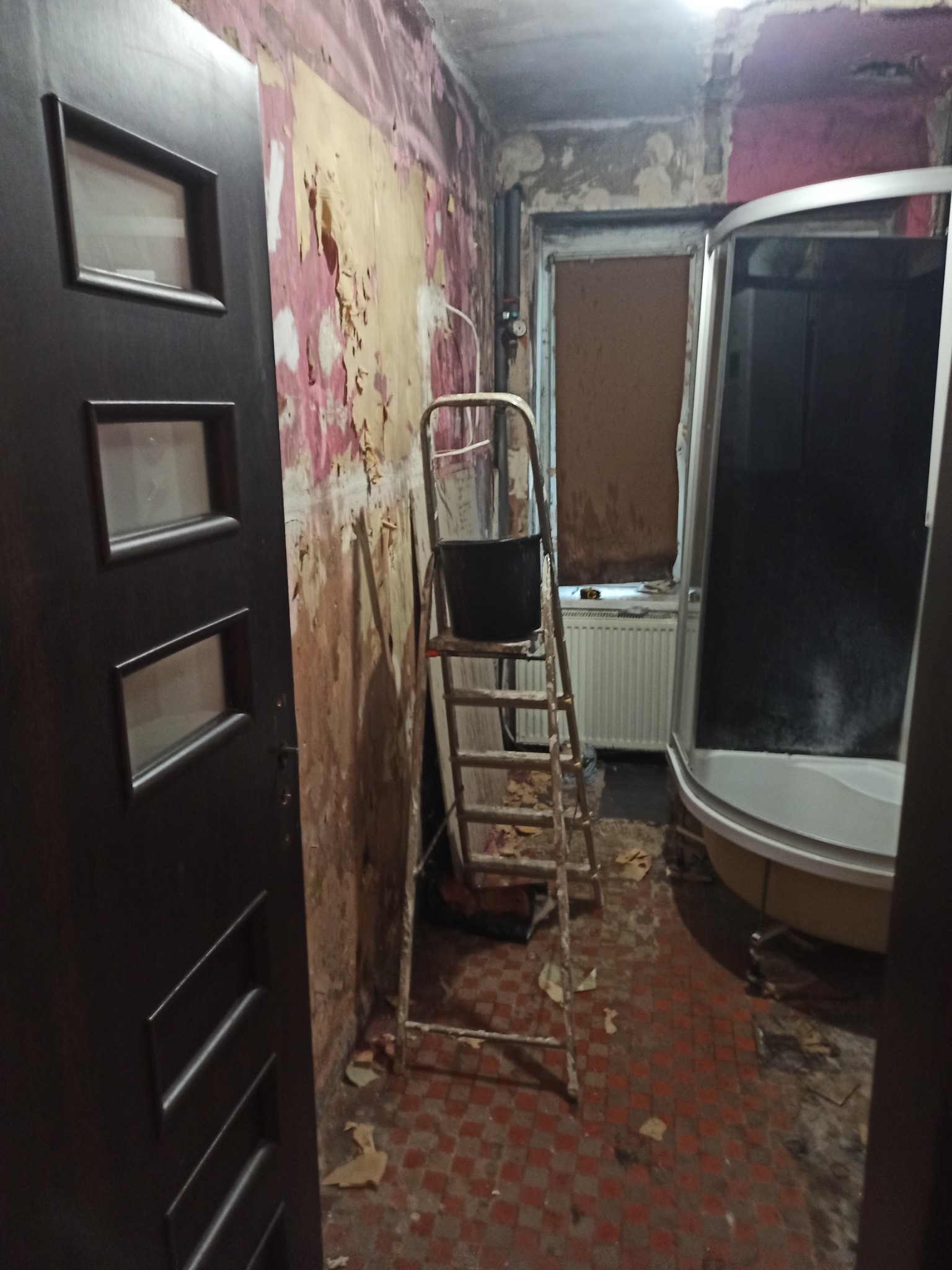 Zaczeta praca łazienki