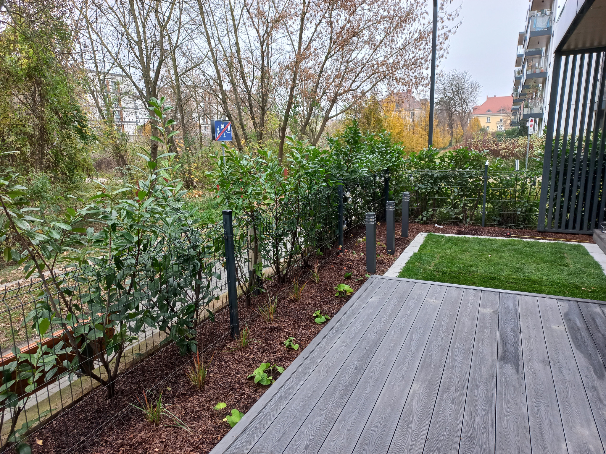 Funkcjonalne wykorzystanie przestrzeni w małym ogrodzie o powierzchni 38 m2.