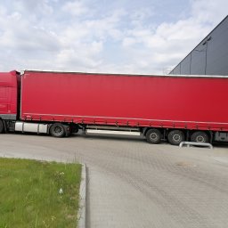 Transport krajowy i międzynarodowy, obejmujący zarówno pełne, jak i częściowe ładunki.