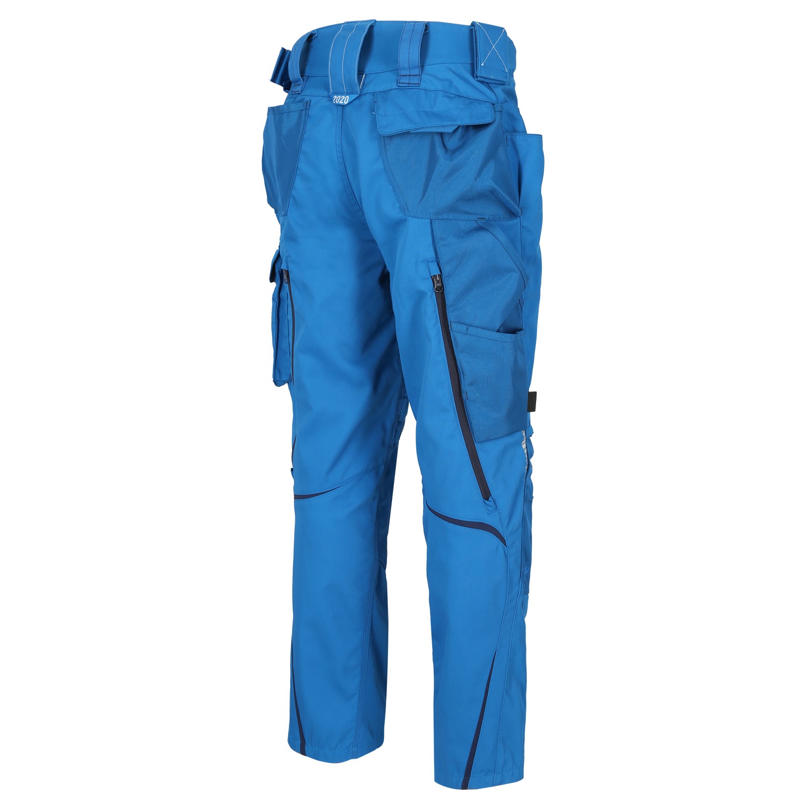 Niebieskie spodnie robocze z wieloma kieszeniami, widok z tyłu, na białym tle.