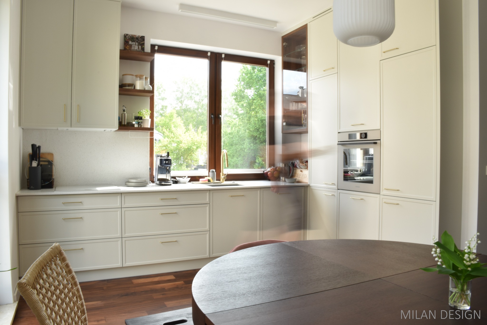 Kuchnia - fronty frezowane, lakierowane.