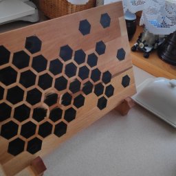 PHI Sp. z o.o. - Deska do krojenia bukowa i wkładkami z czarnego dębu.