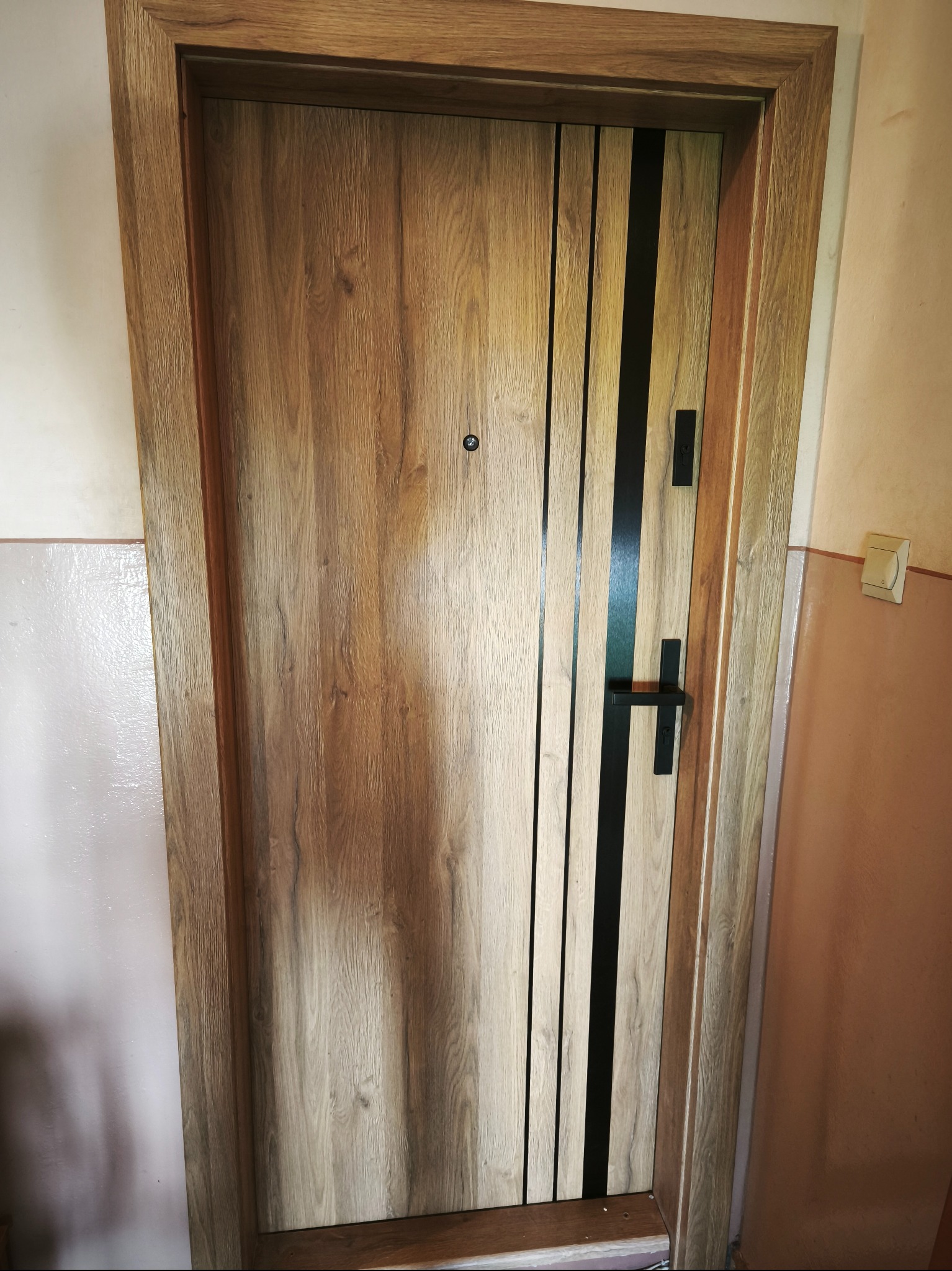 Nakładka i drzwi na starą futrynę bez wyrywania.