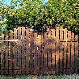 Sebastian Banaszek - Brama dwuskrzydłowa otwierana do wewnątrz oraz zewnątrz.