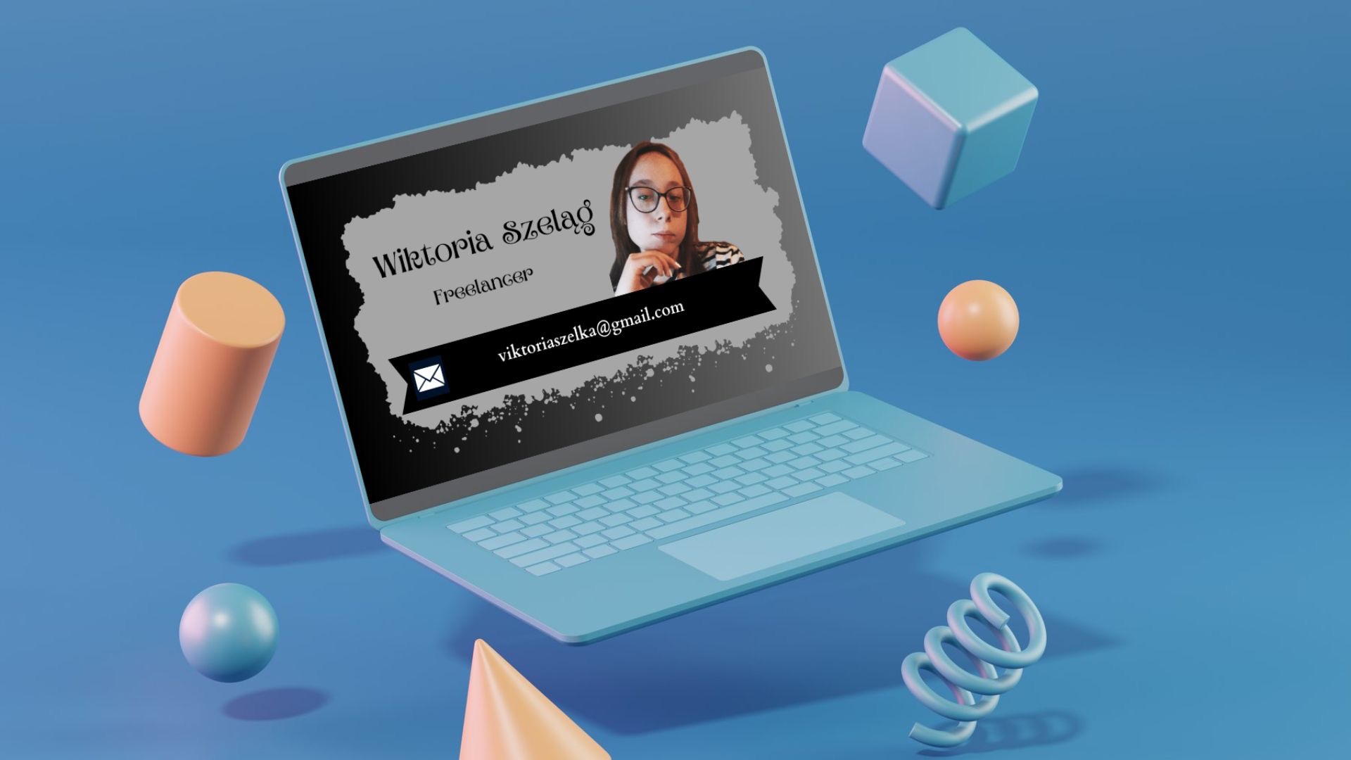 Laptop z wizytówką grafika Wiktorii Szeląg na ekranie, otoczony abstrakcyjnymi kształtami na niebieskim tle.