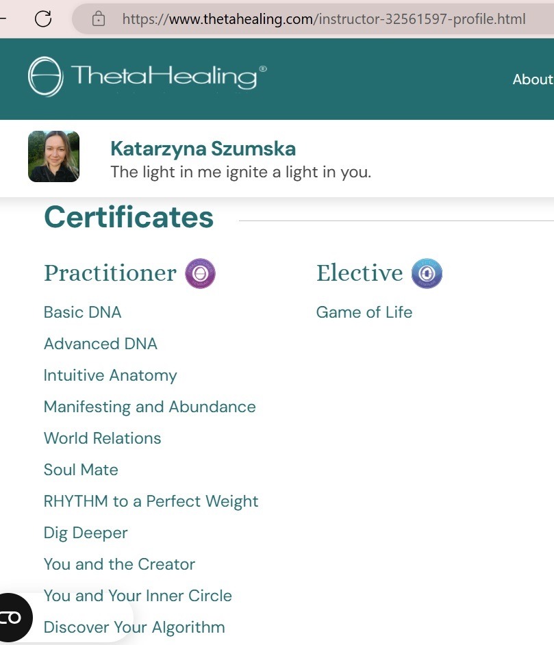 Zrzut ekranu profilu instruktora ThetaHealing Katarzyny Szumskiej, prezentujący listę ukończonych kursów i certyfikatów Practitioner i Elective, takich jak Basic DNA, Advanced DNA, Intuitive...