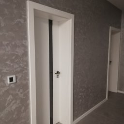 Drzwi z ościeżnicami regulowanymi oraz listwy przypodłogowe - wykonujemy na zamówienie 