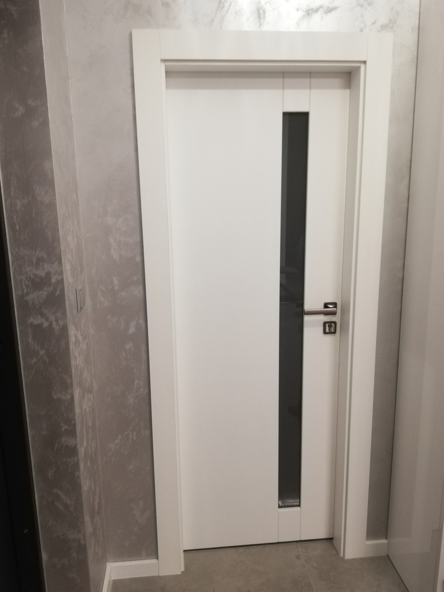 Drzwi z ościeżnicami oraz listwy przypodłogowe lakierowanie, kolory palety RAL