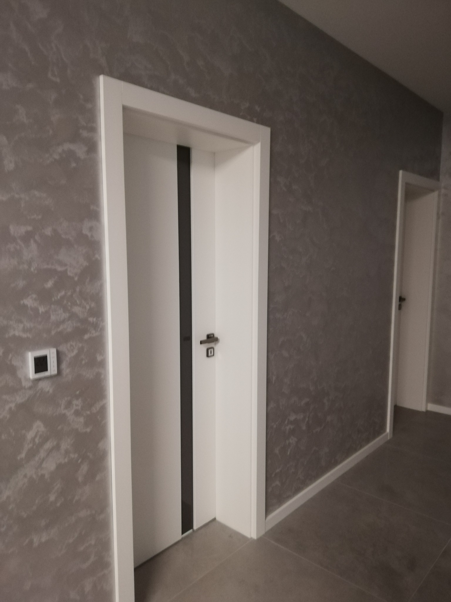 Drzwi z ościeżnicami regulowanymi oraz listwy przypodłogowe - wykonujemy na zamówienie