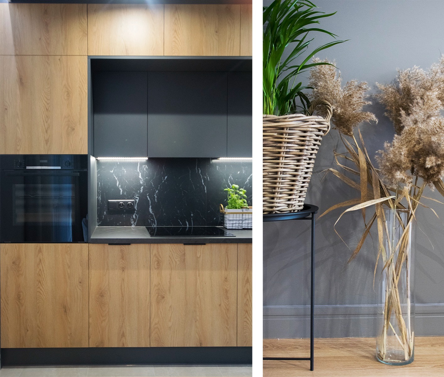 Nowoczesna kuchnia z drewnianymi frontami, czarnymi szafkami górnymi i marmurowym backsplashiem, uzupełniona roślinami doniczkowymi i dekoracyjnymi trawami w wazonie.