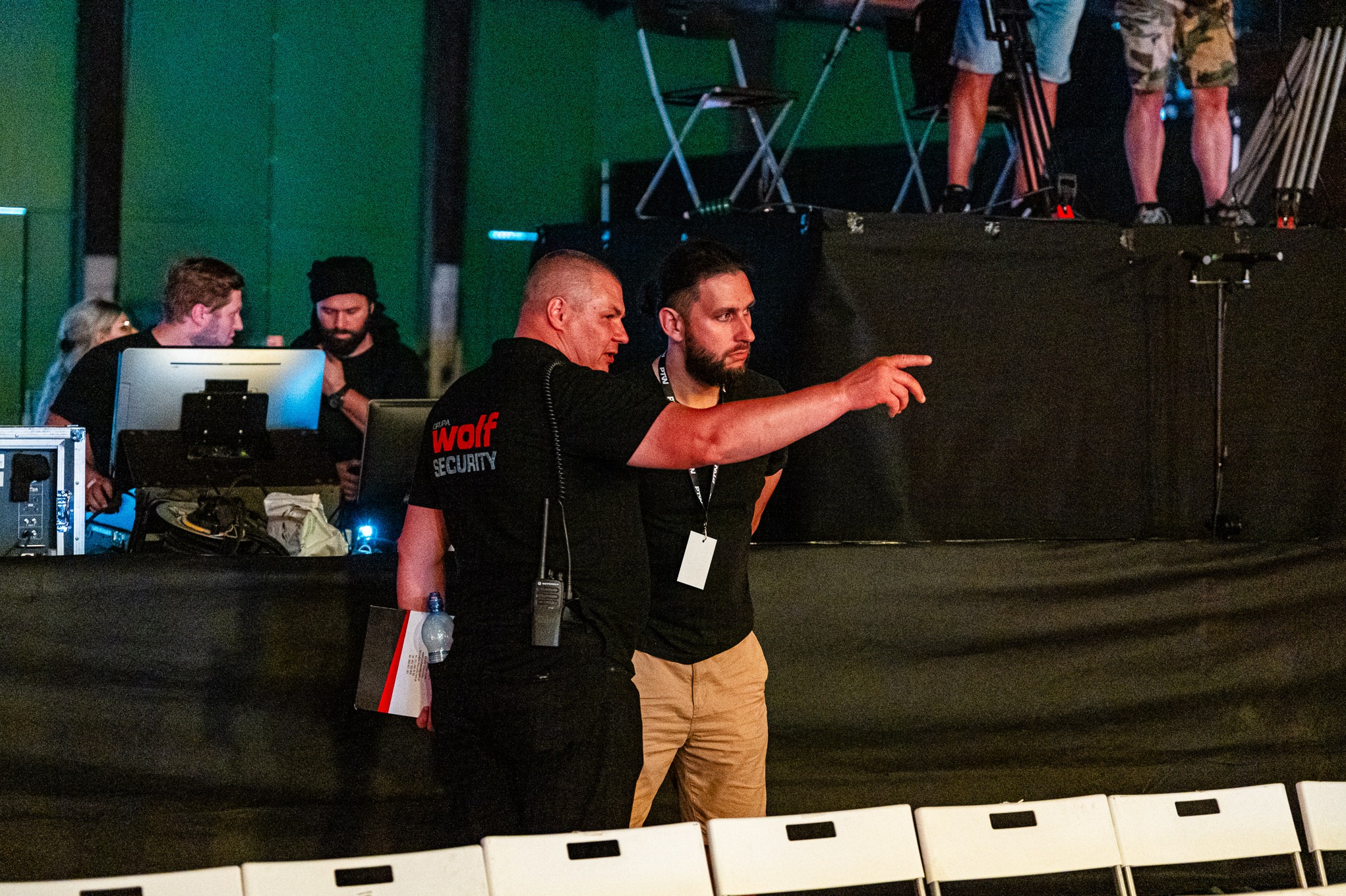 Podczas gali ważna jest komunikacja z szefem ochrony. Tutaj podczas jednej z imprez.