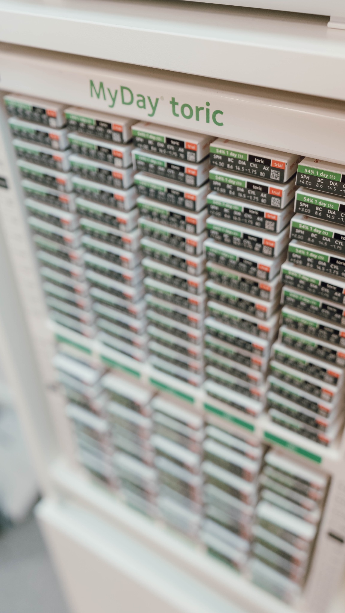 Na miejscu dobieramy soczewki kontaktowe