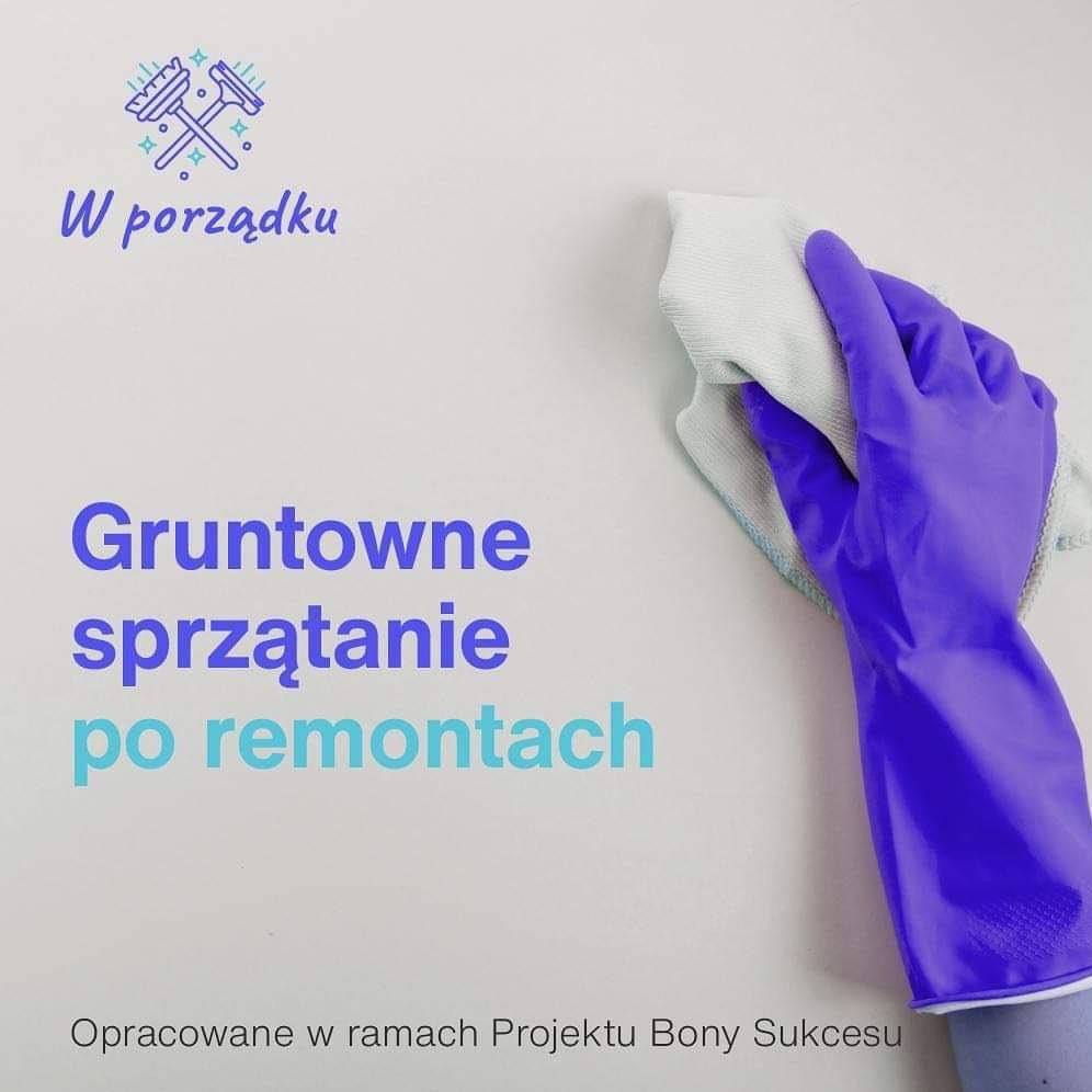 Ręka w fioletowej rękawicy czyści białą ścianę ściereczką, z widocznym napisem 'Gruntowne sprzątanie po remontach' i logo firmy.