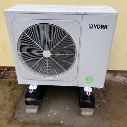 Pompa ciepła York 12 kW - monoblok, zamontowana w Dobrzycy